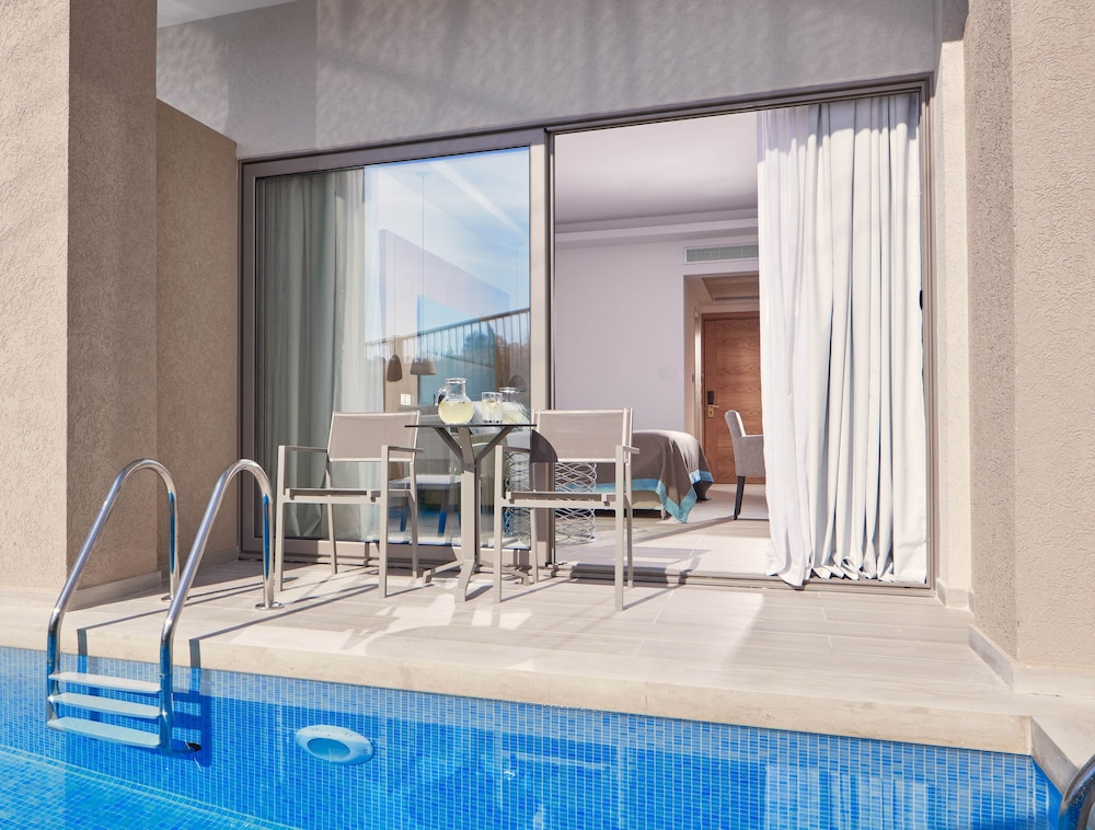 swimming pool spa