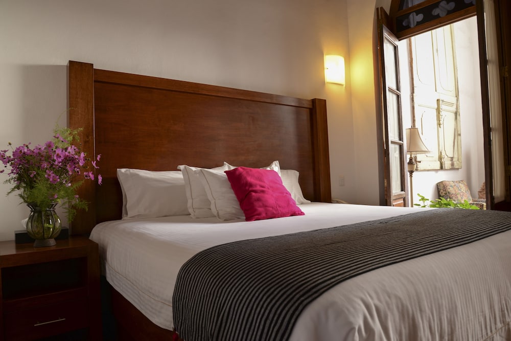 EL SERAFIN HOTEL BOUTIQUE 28/80