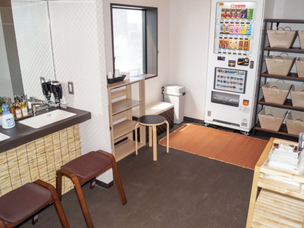 Hotel Livemax Saitama Asaka Ekimae 16/18