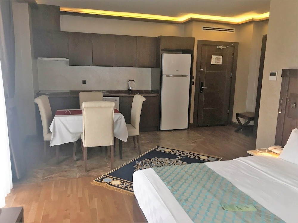 Sera Lake Resort 30/75