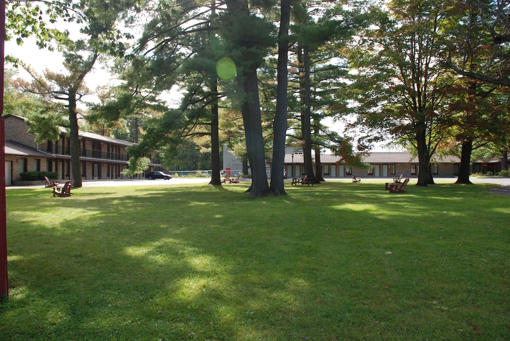 Rideau Heights Inn 38/54
