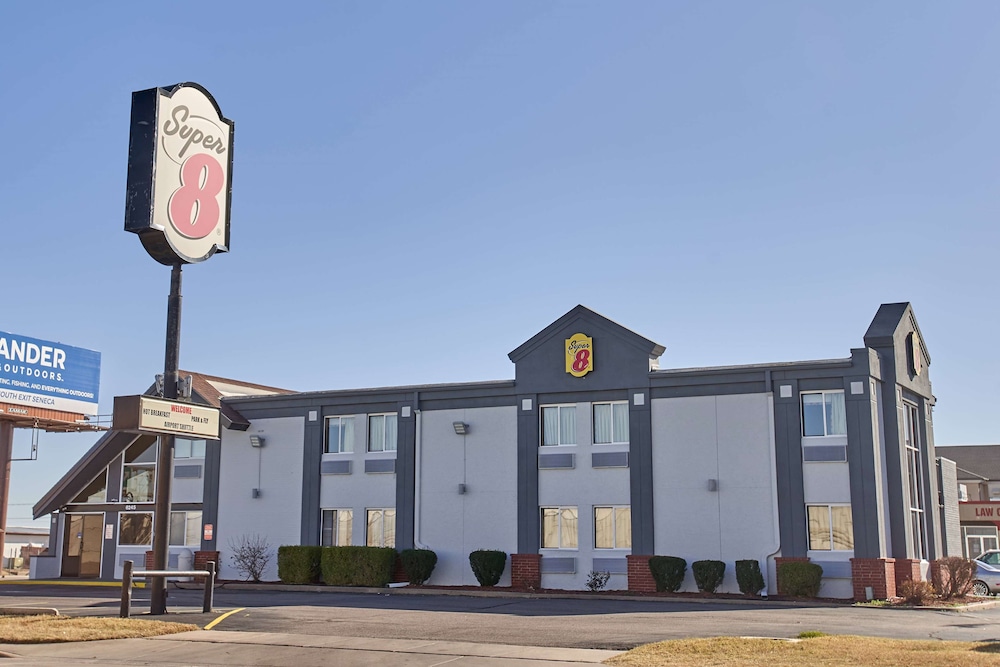 Super 8 by Wyndham Wichita Airport 1/47