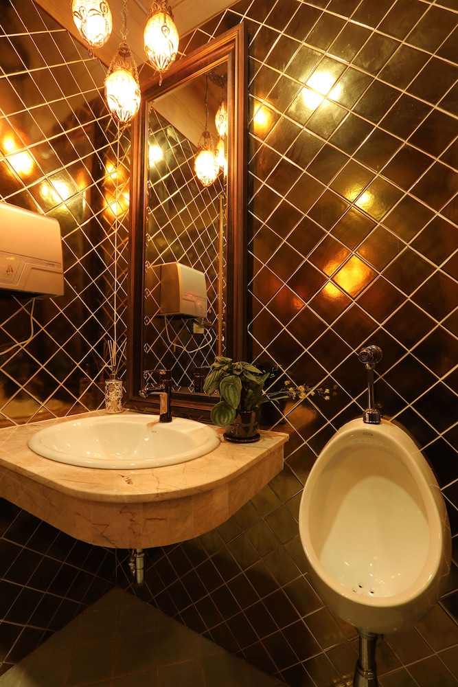 Peak Nimman Prestige Hotel 65/68