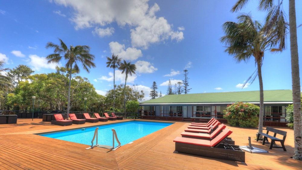 Paradise Hotel And Resort 63/68