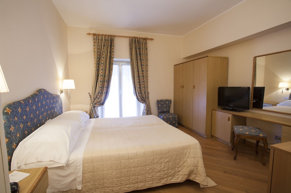 Hotel Dei Fiori 15/50