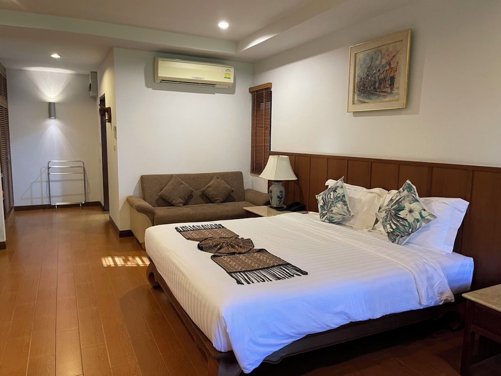 Sailom Resort Bangsaphan 9/55