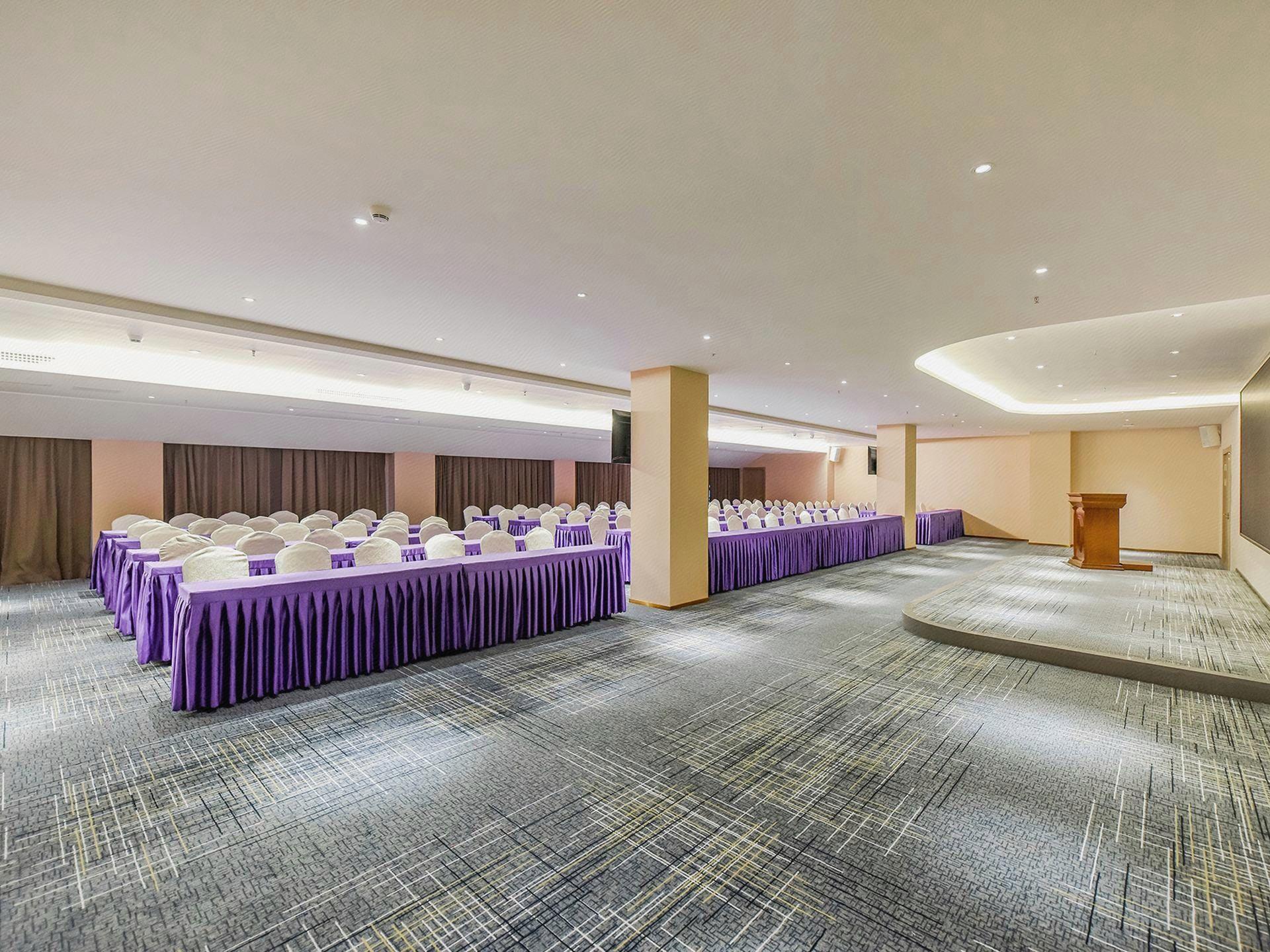 Lifeng Hotel (Chongqing Bishan Light Rail Station Store) 18/31