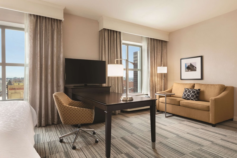 Hampton Inn And Suites Roanoke-Downtown 35/75