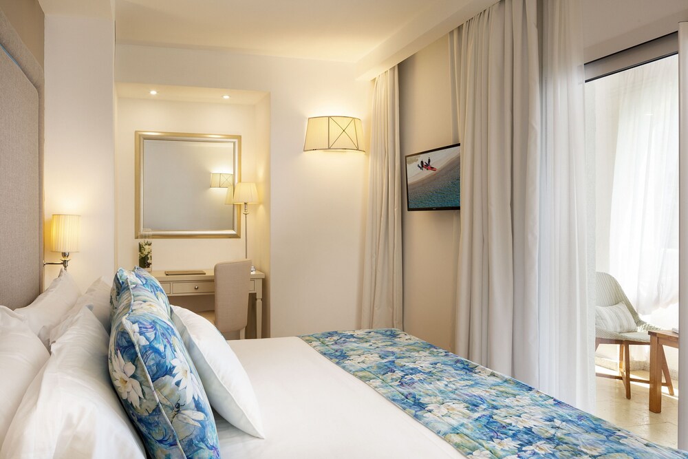 Grand Hotel Cannigione 24/70