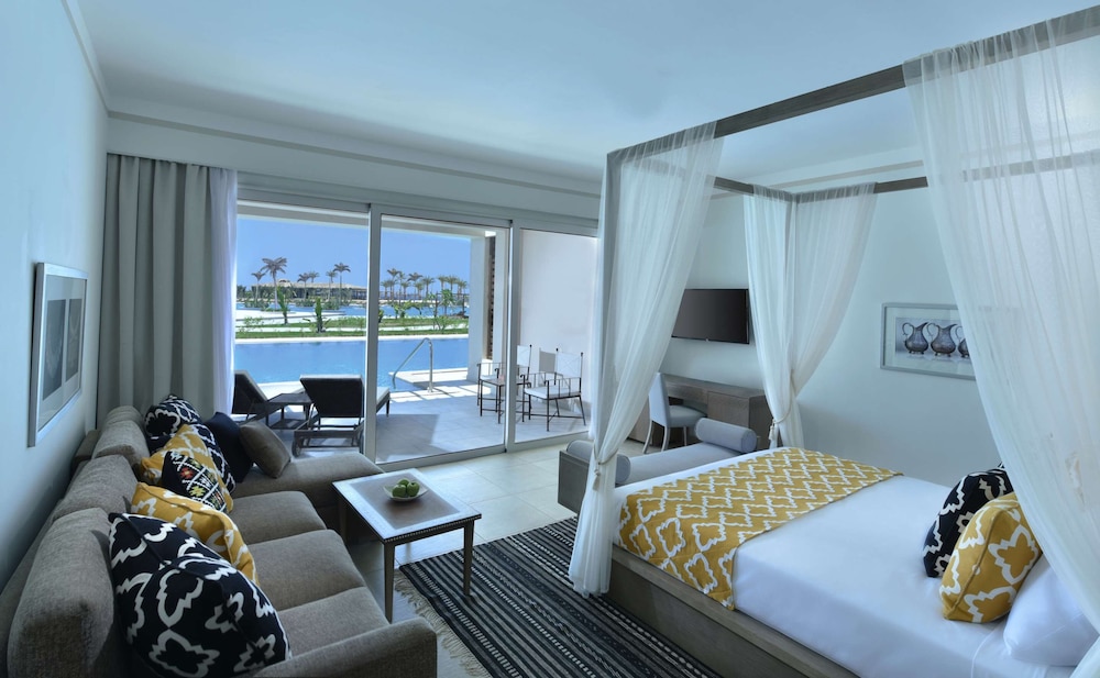 Swim Up, Premium, Deluxe, Queen Bed