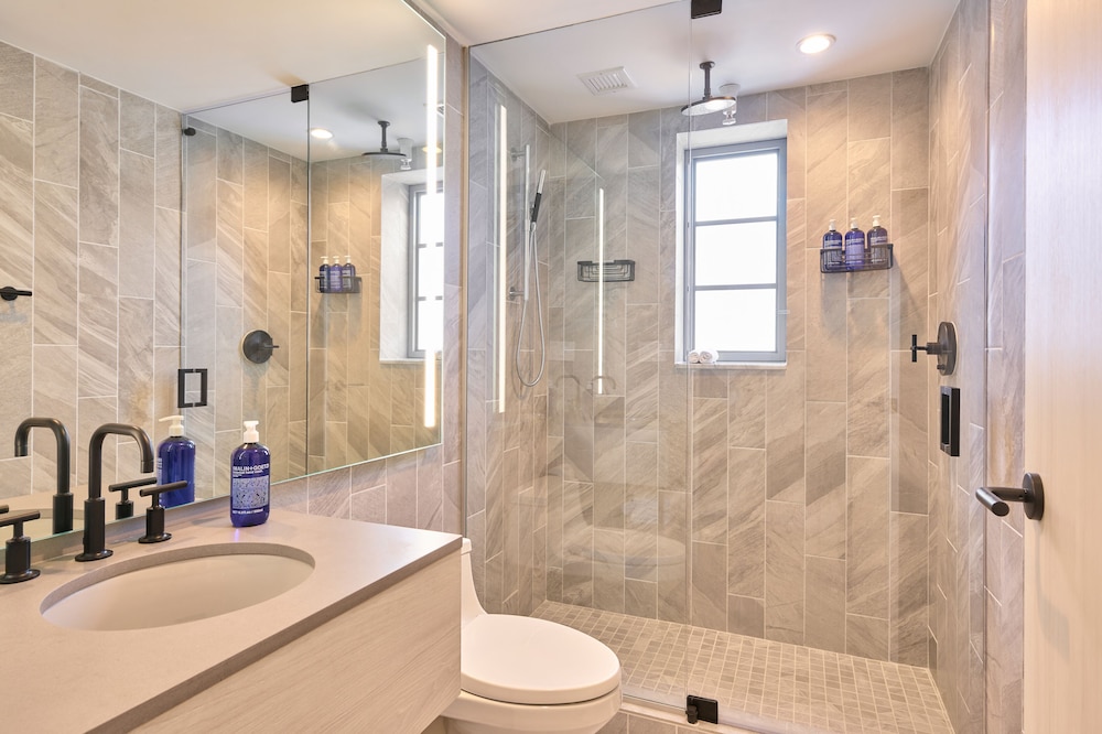 Hotel Greystone - Adults Only 11/26