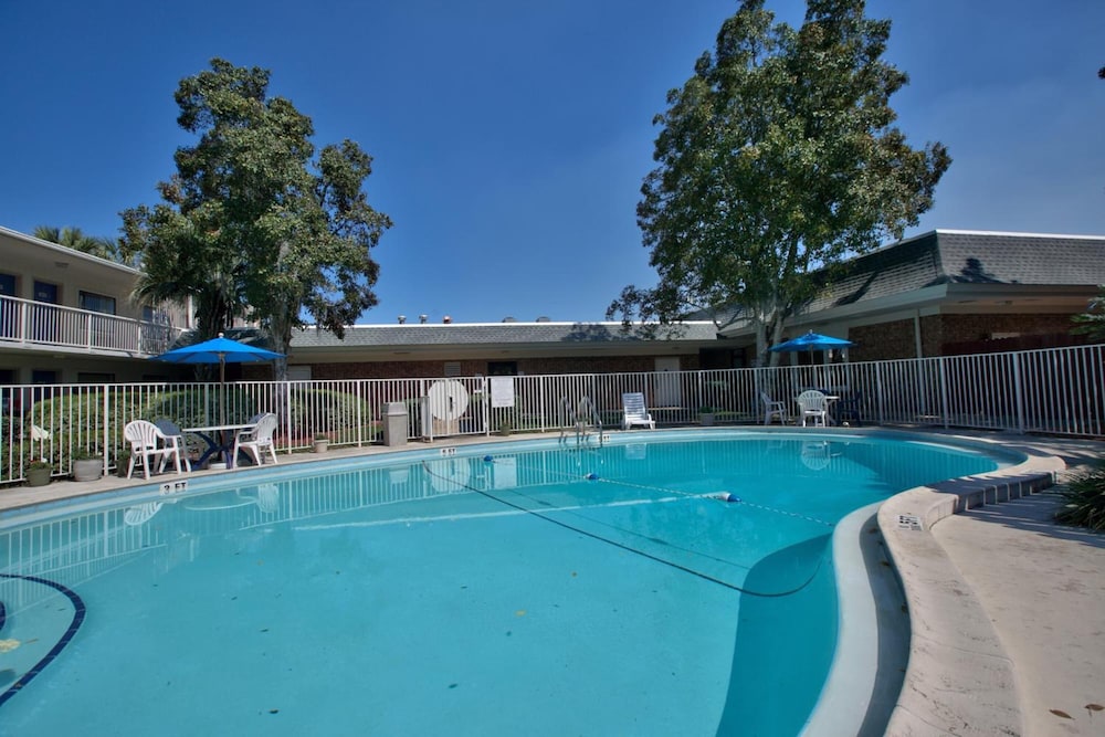 Motel6 Tallahassee, FL - Downtown 37/59