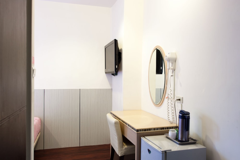 Ruei Gung Business Hotel 38/48