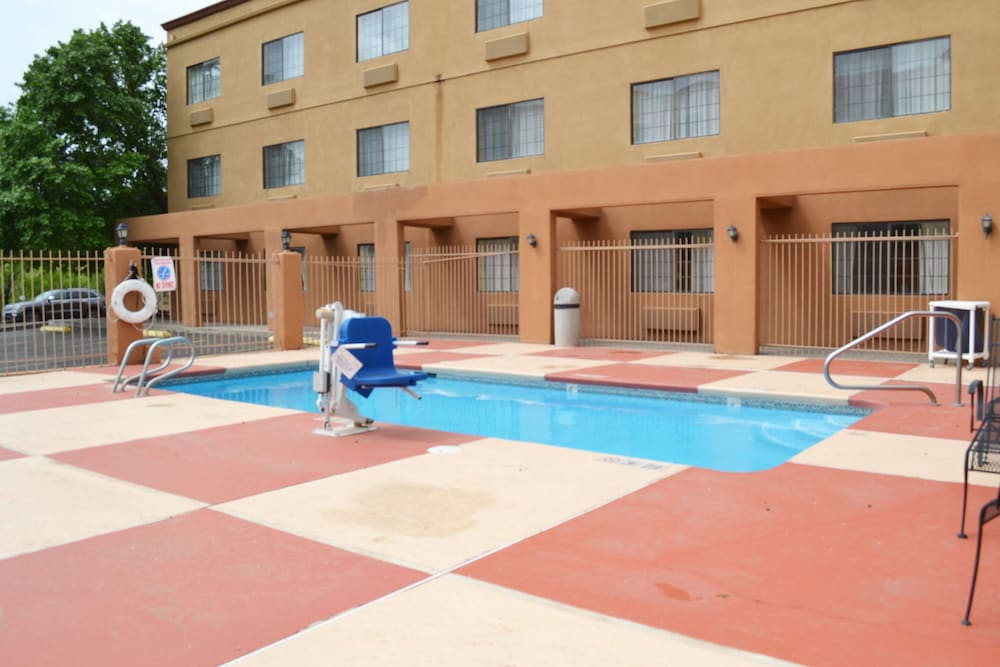 Ramada by Wyndham Santa Fe 2/36