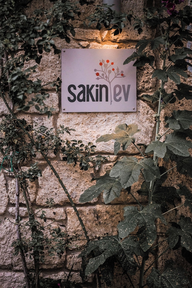 Sakin Ev Hotel 43/49