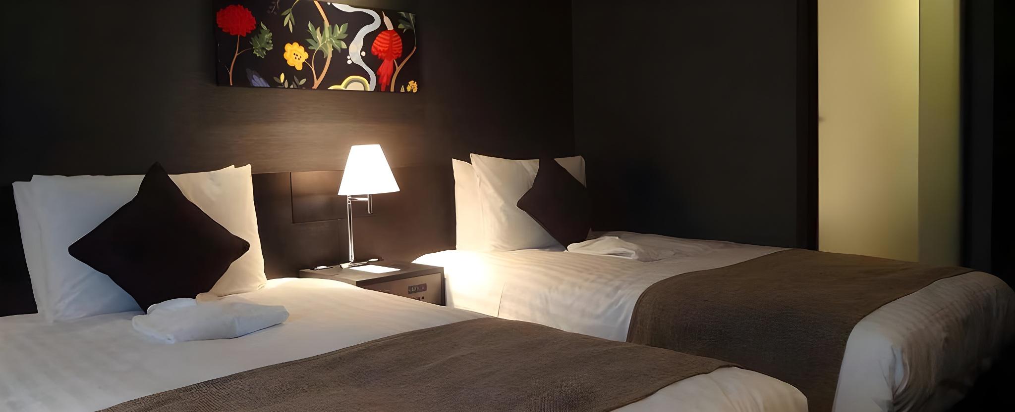 Essential, Twin Beds