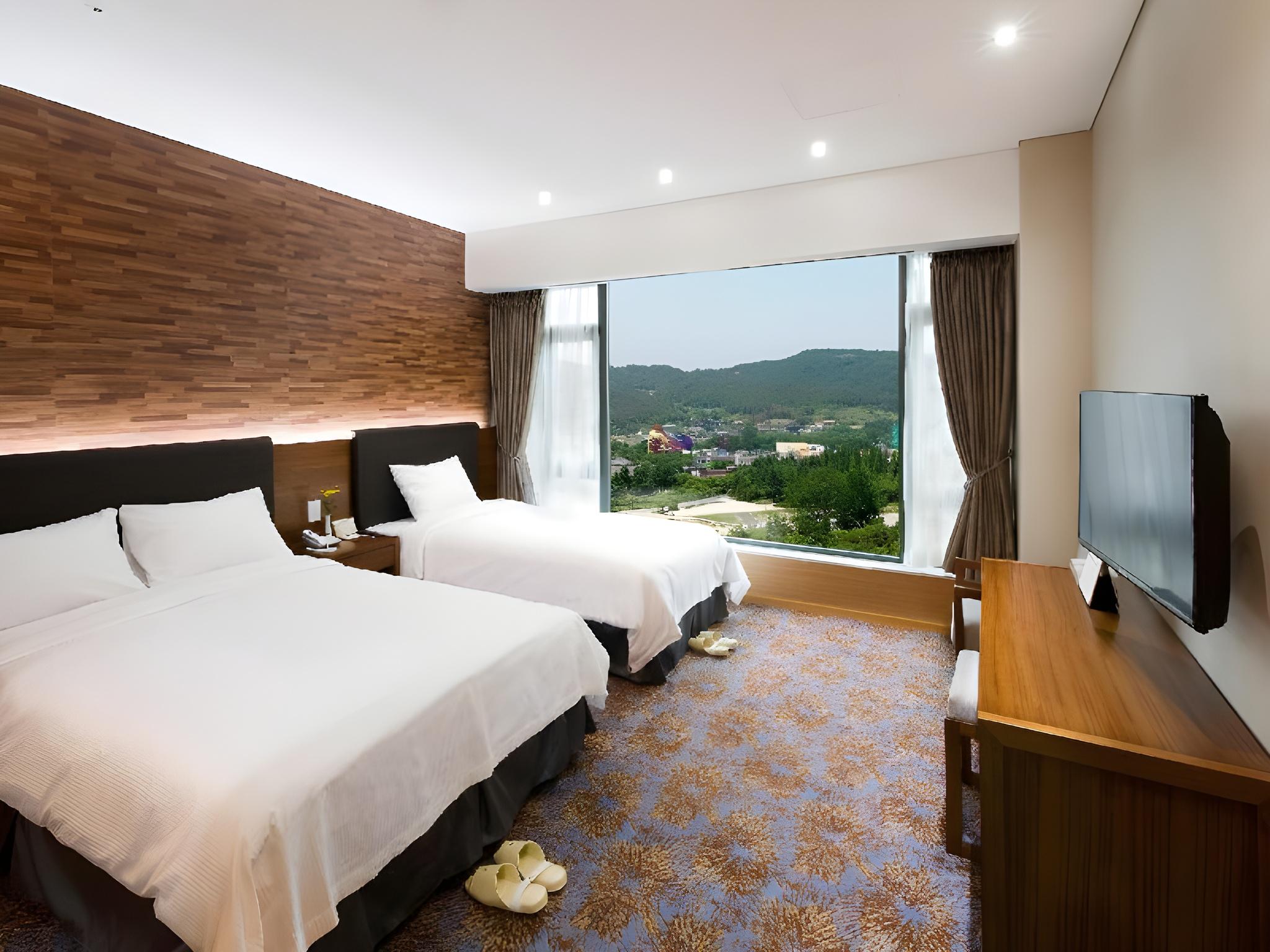 Sky, Deluxe, Twin Beds