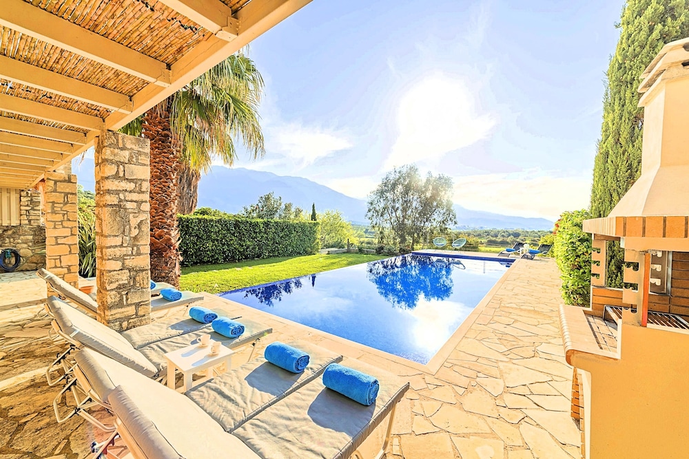 CRETAN MANSION 12/46