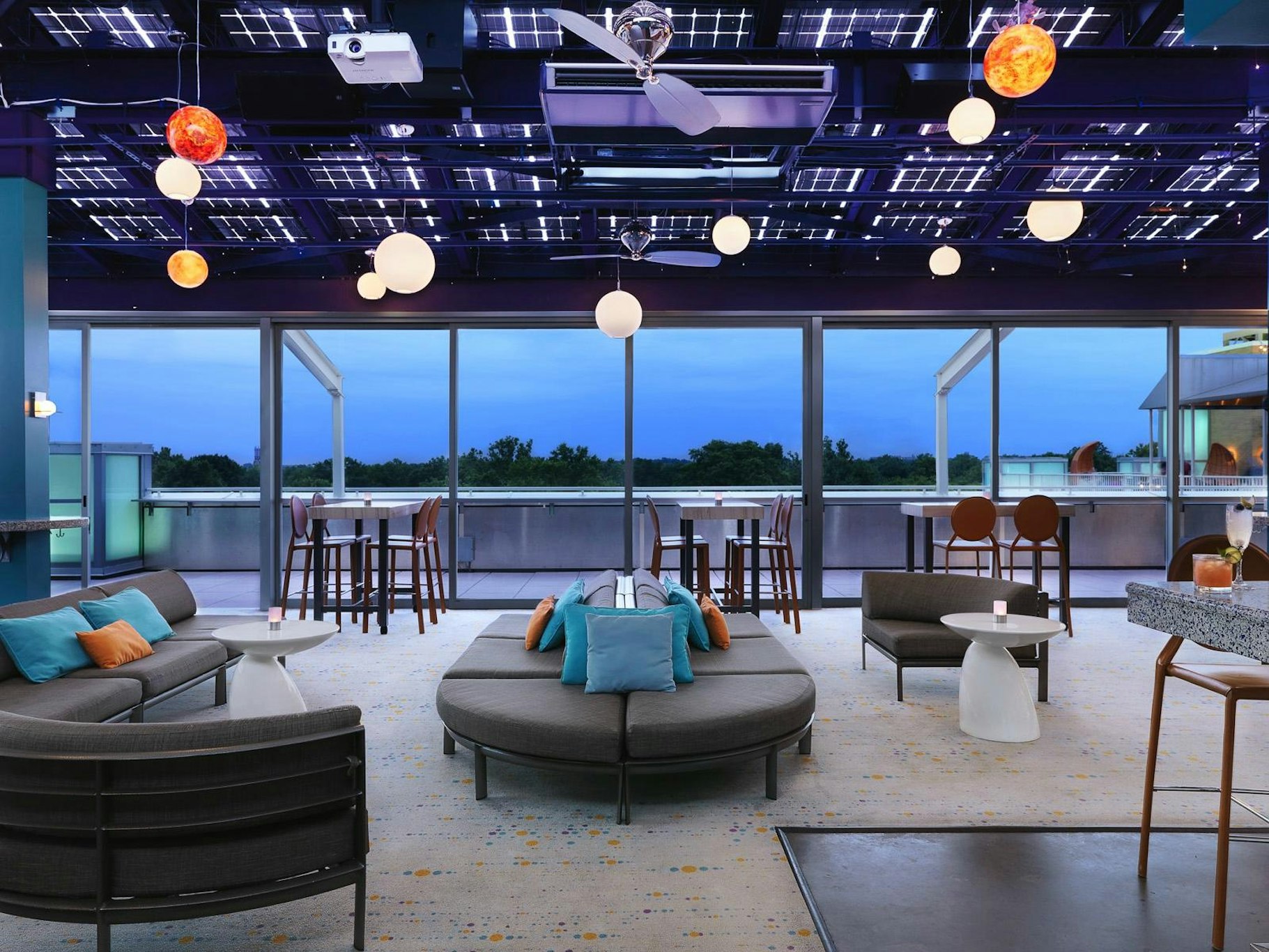 Moonrise Hotel 36/62
