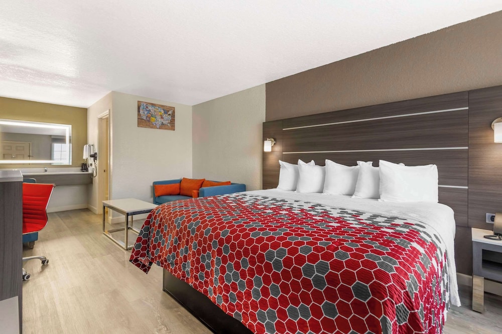 Suite, King Bed, Sofa
