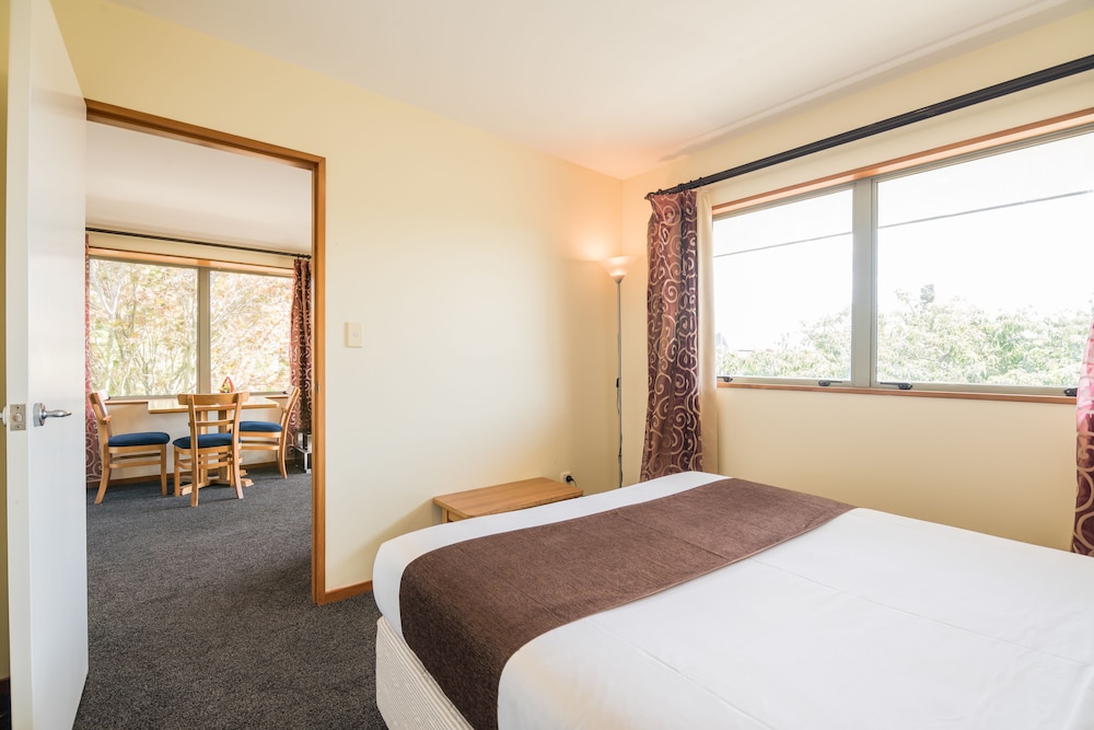 Central Park Motor Lodge 8/47