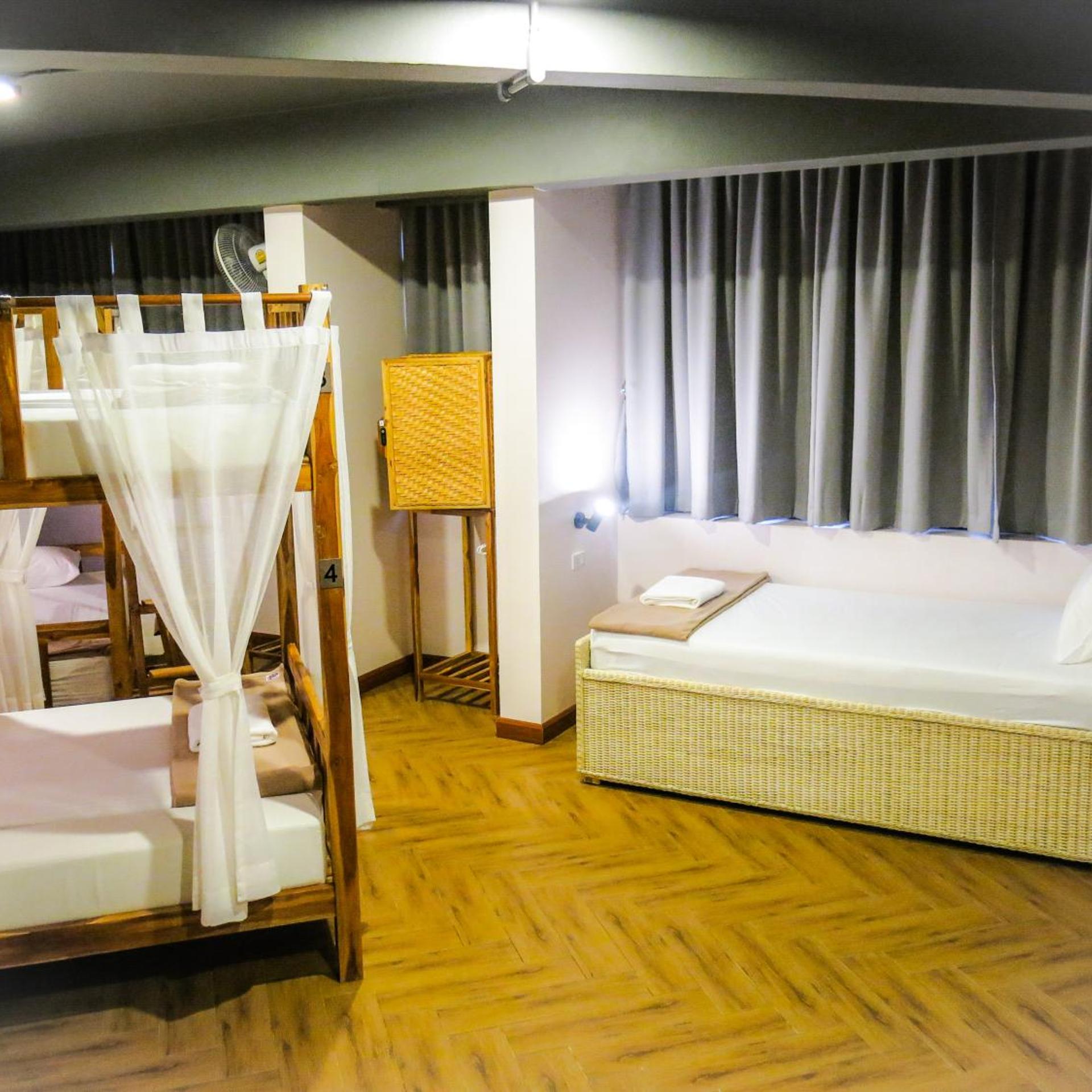 Private, 6 Beds, External Bathroom