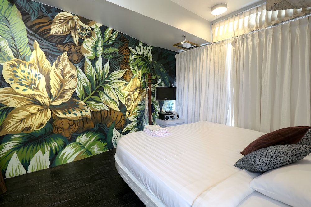 Mo Rooms 14/50