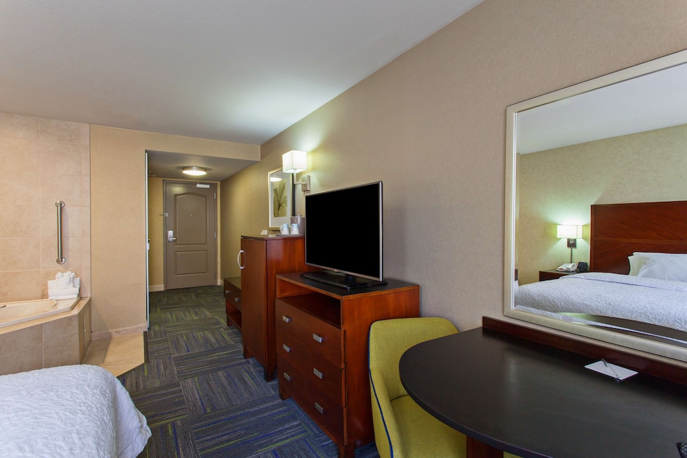Hampton Inn Suites Merced 10/28