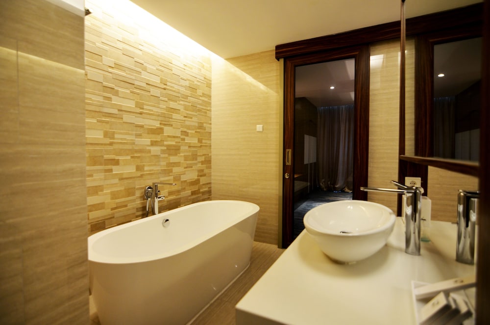 Swiss-Belhotel Cirebon 32/48