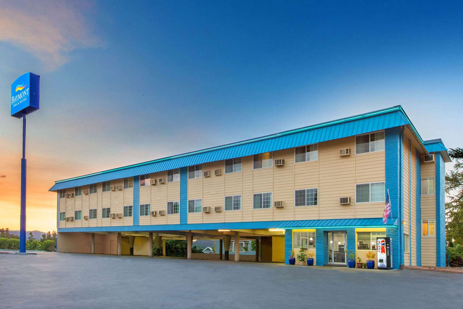 Hotel Roseburg 1/12