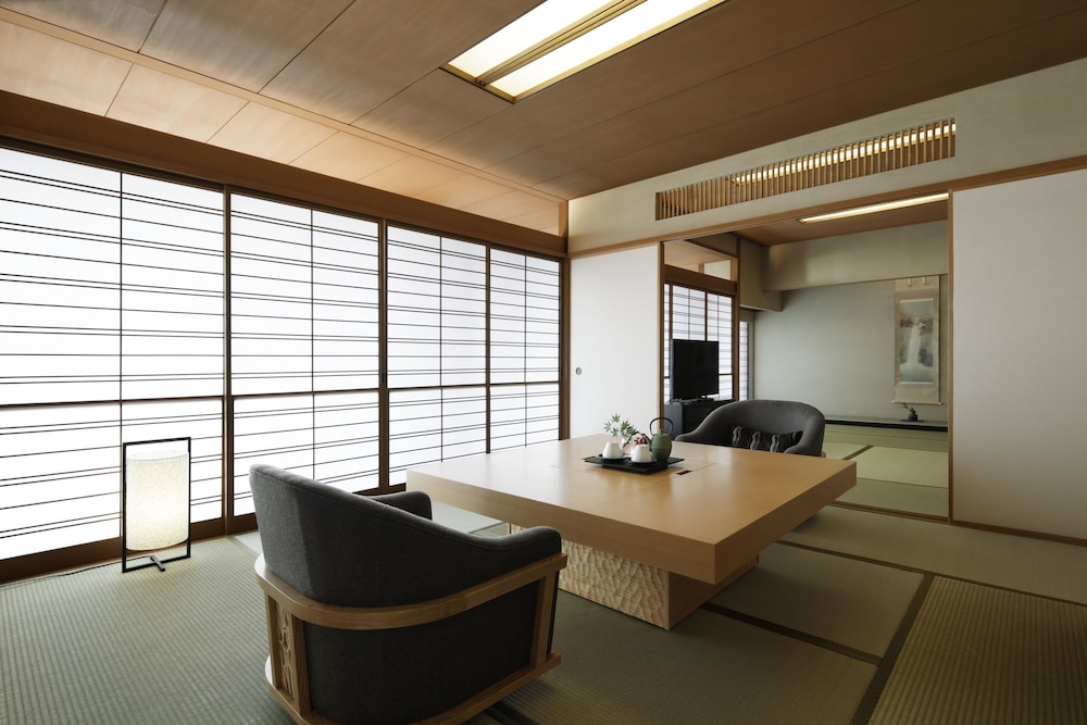 Takanawa Hanakohro in Grand Prince Hotel Takanawa 45/65