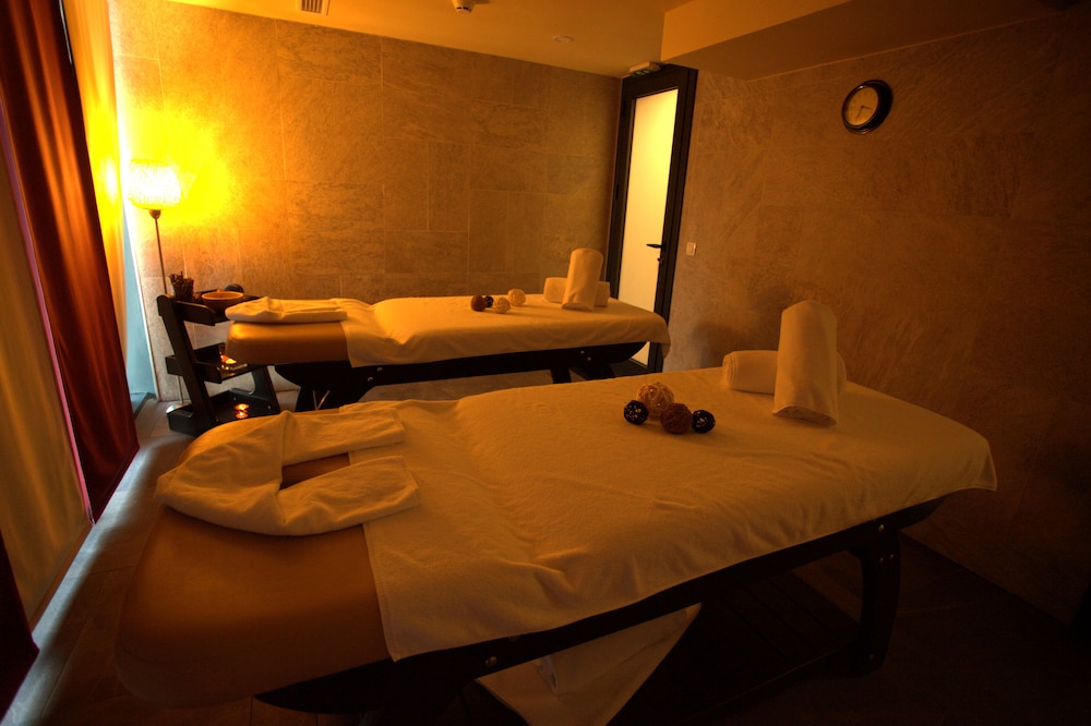 Malak Regency Hotel 43/72
