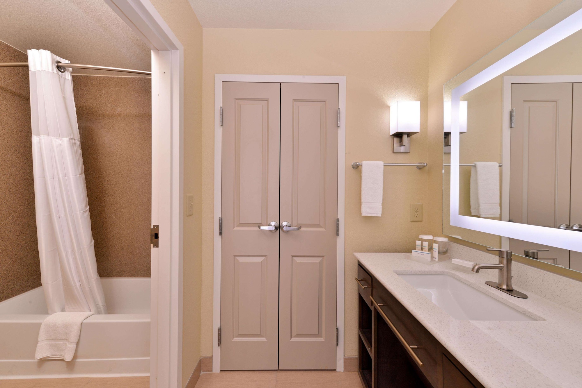 جناح بسرير كينج، Homewood Suites by Hilton Houma LA 3/6