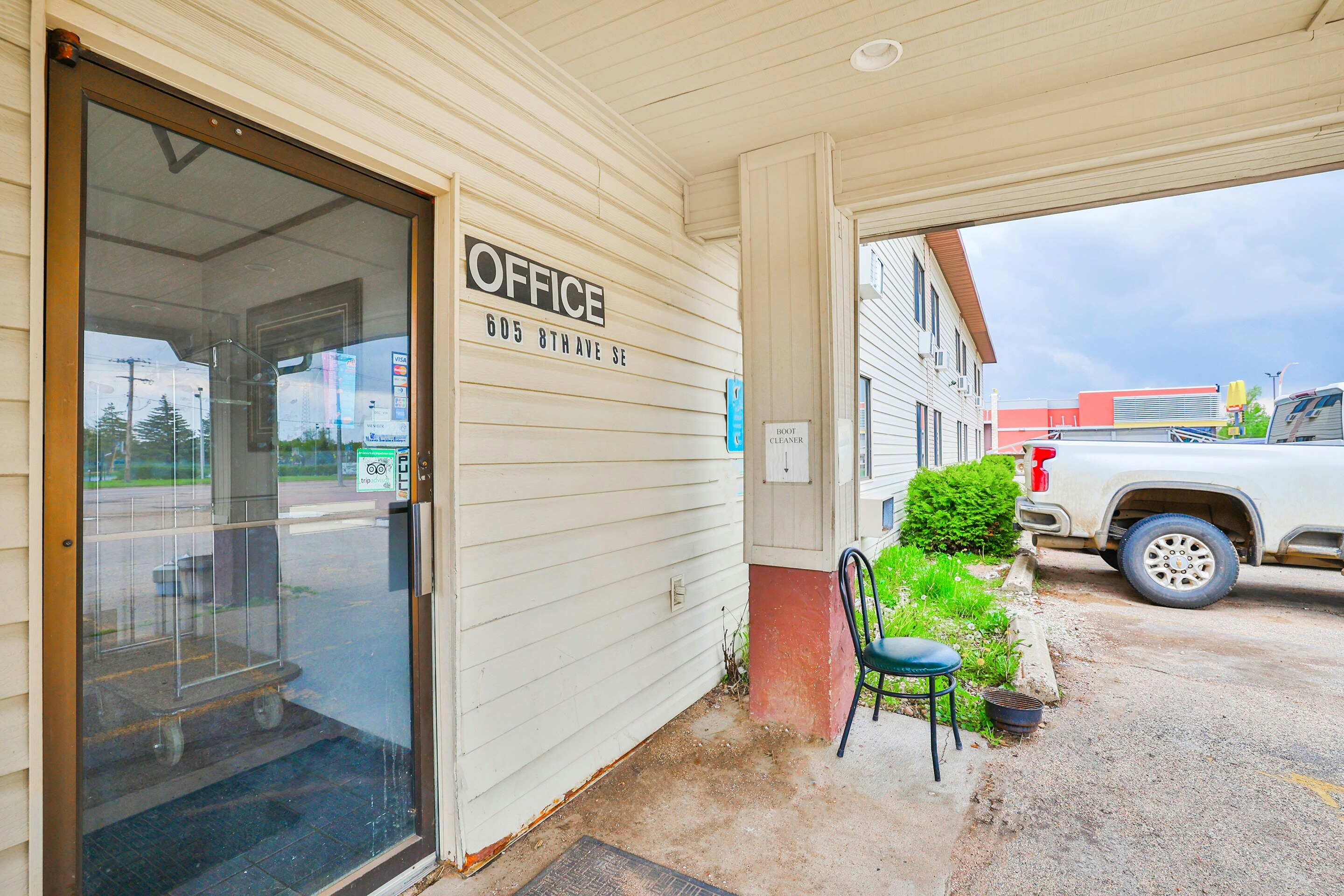OYO Hotel Pipestone MN, Canterbury Park 37/45