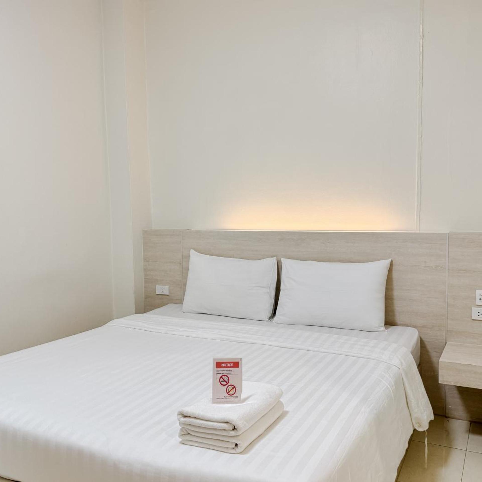 Jacky Chan Hotel 16/50