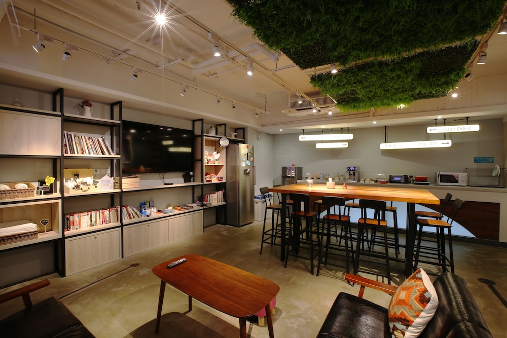 Loosha Hostel 3/69