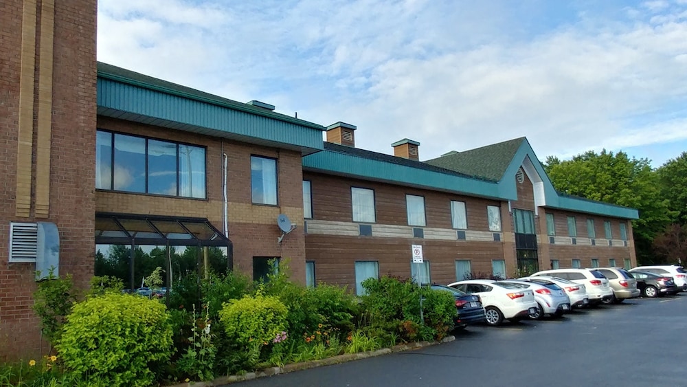 Quality Inn & Suites Hawkesbury 3/50