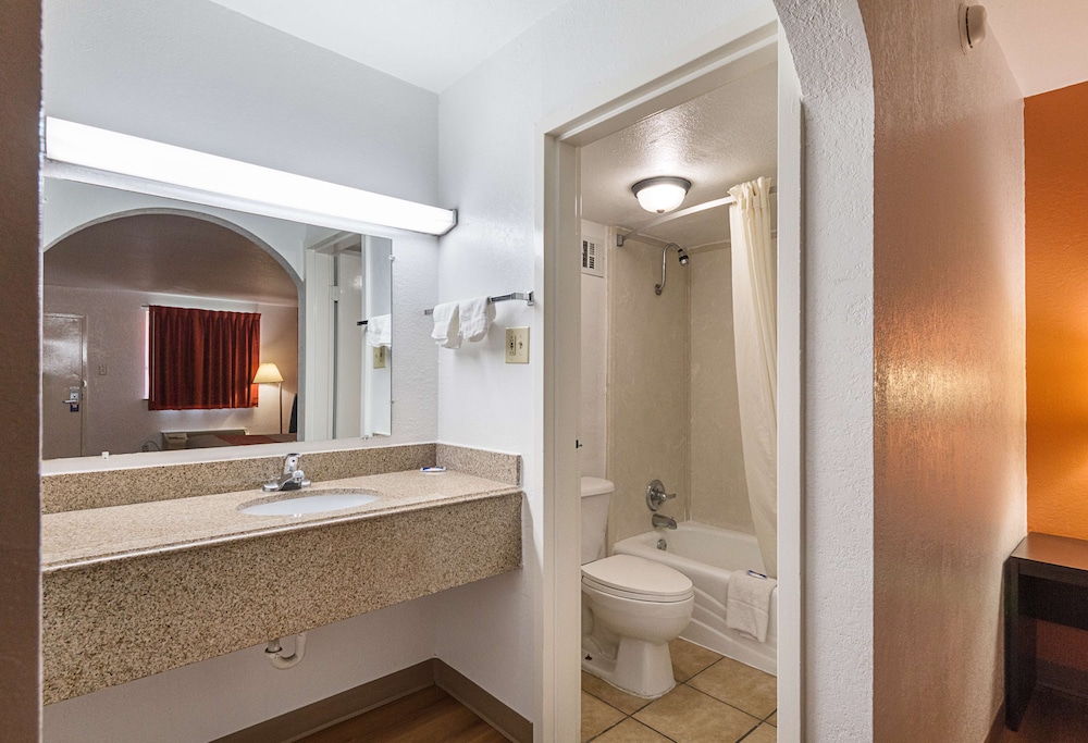 Motel6 San Antonio, TX - I-10 West 49/55