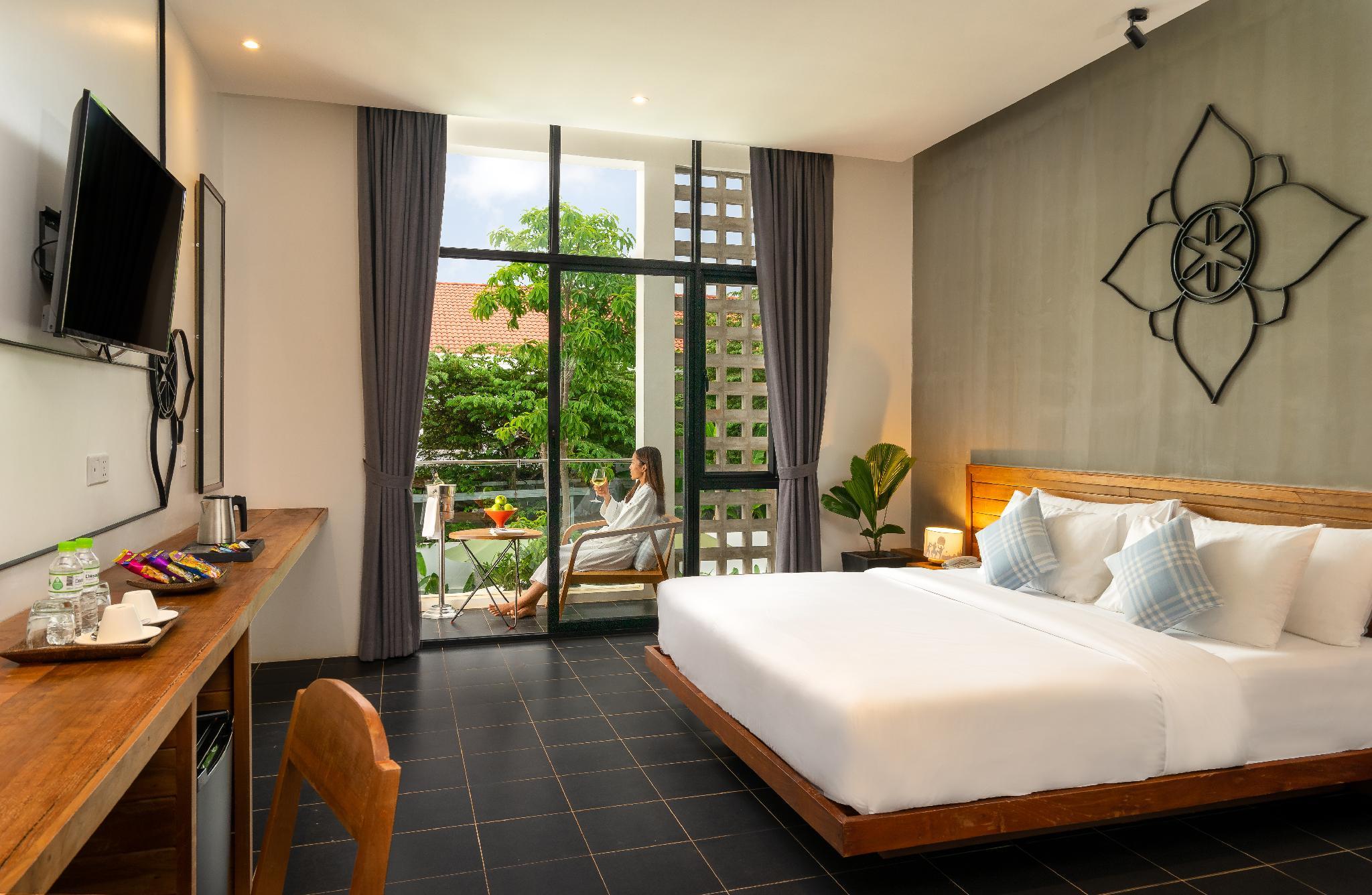 Deluxe, Double Bed, Pool View