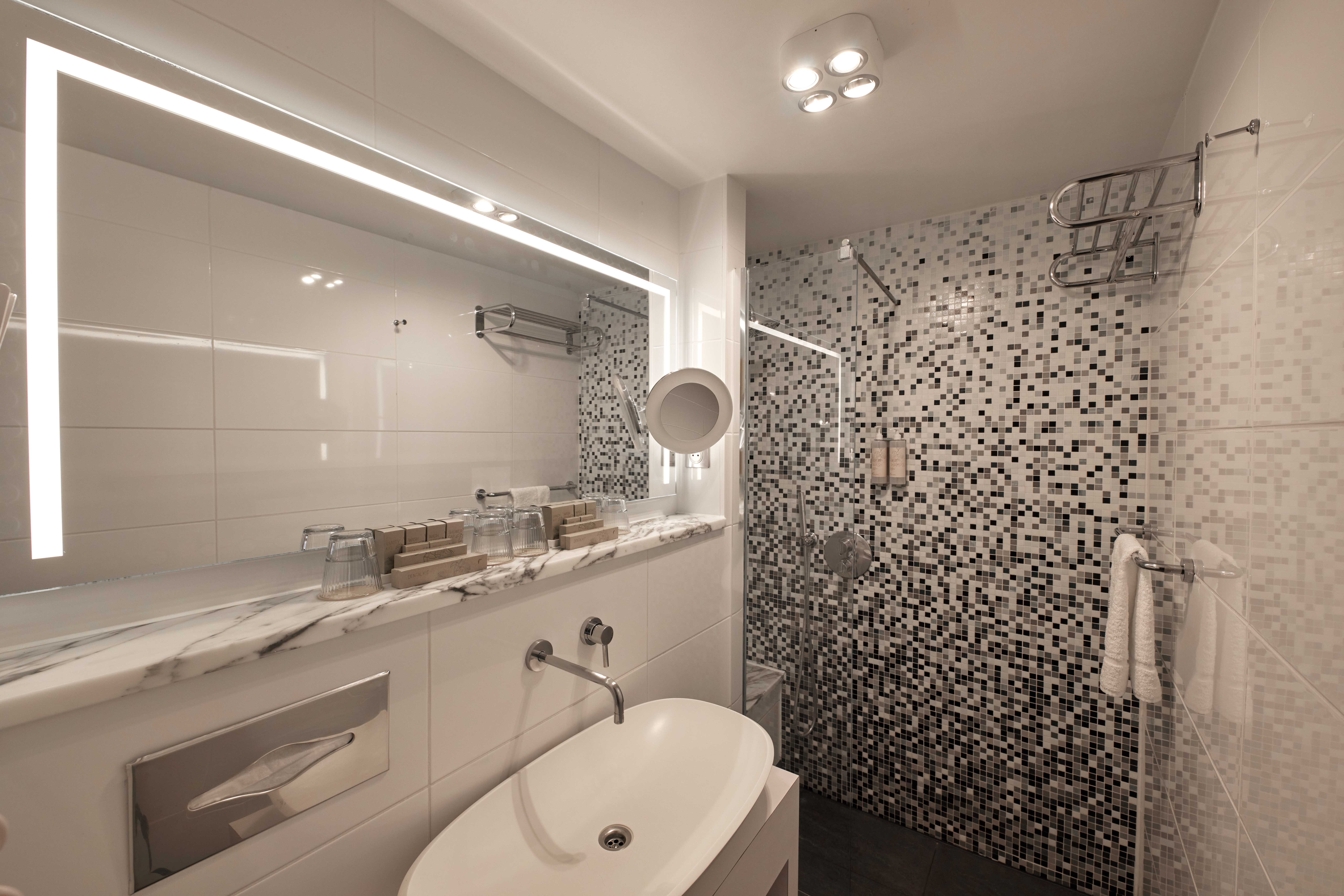 جناح عائلي بشرفة، Hotel Saint Aygulf 7/8