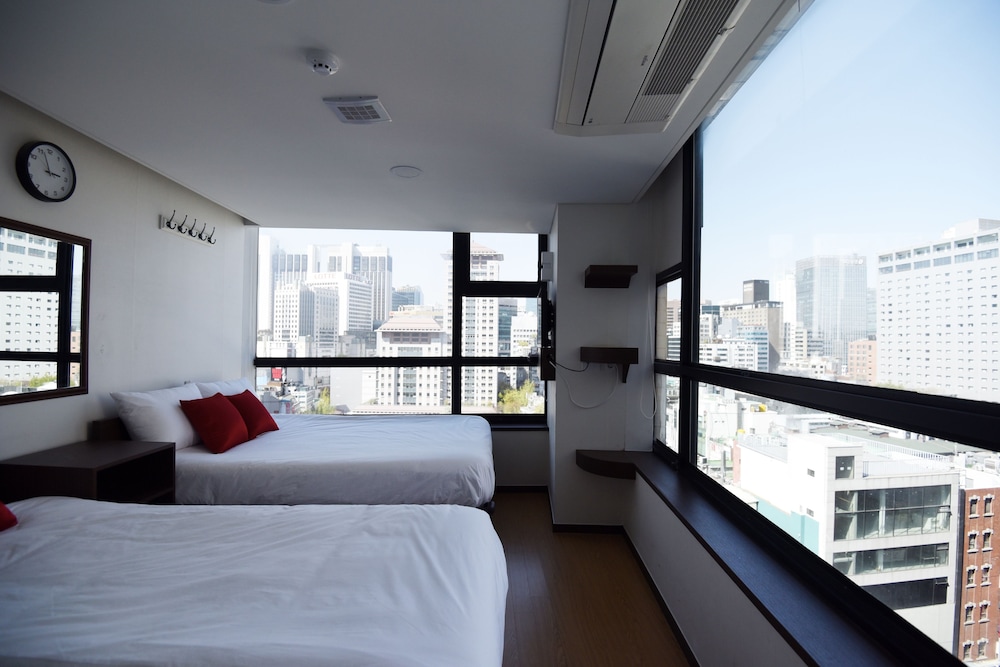 57 Myeongdong Hostel 24/66