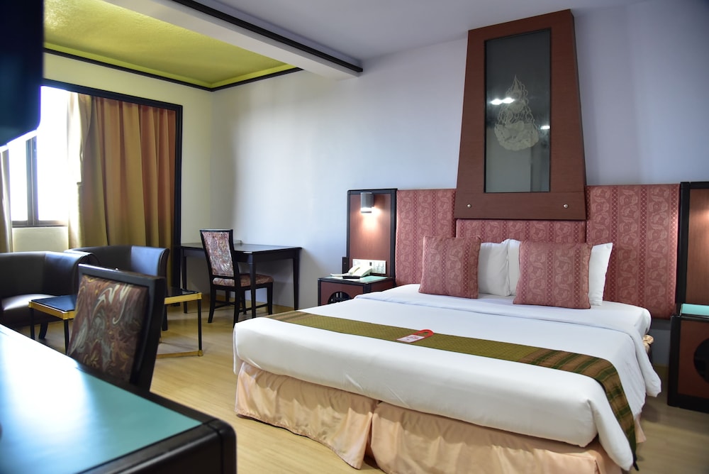 BP GRAND TOWER HOTEL 16/59