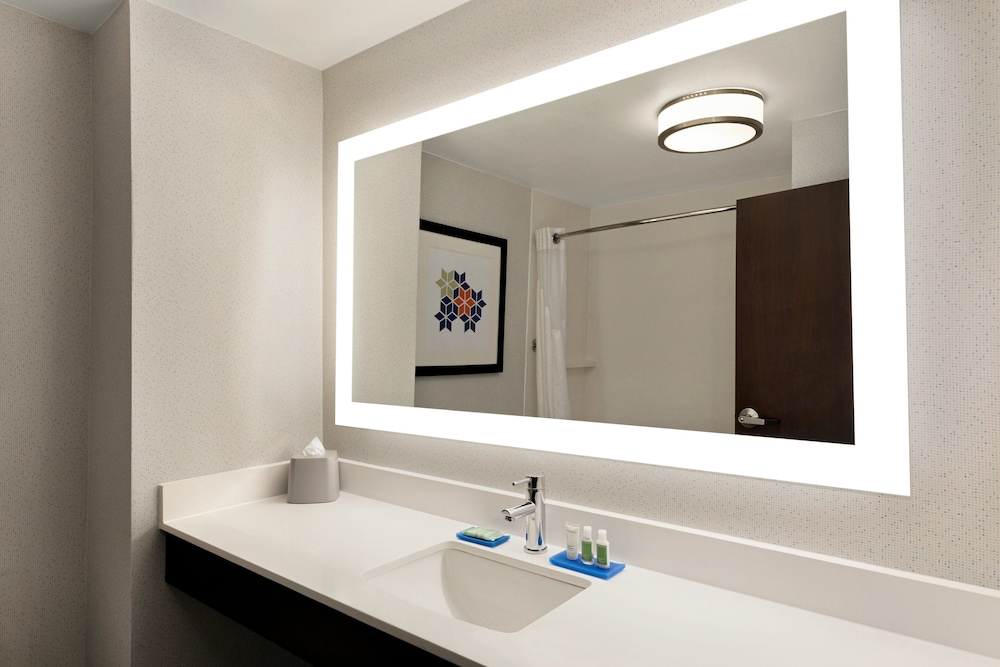 Holiday Inn Express Hotel & Suites Shawnee I-40 20/59