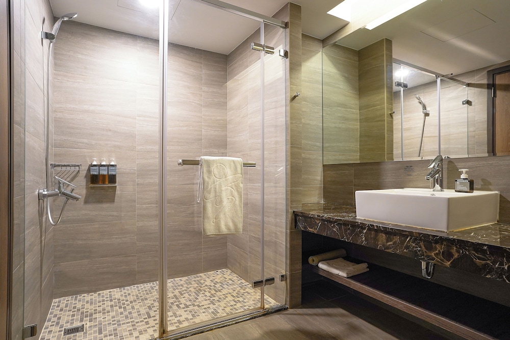 Hoya Resort Hotel Kaohsiung 68/70