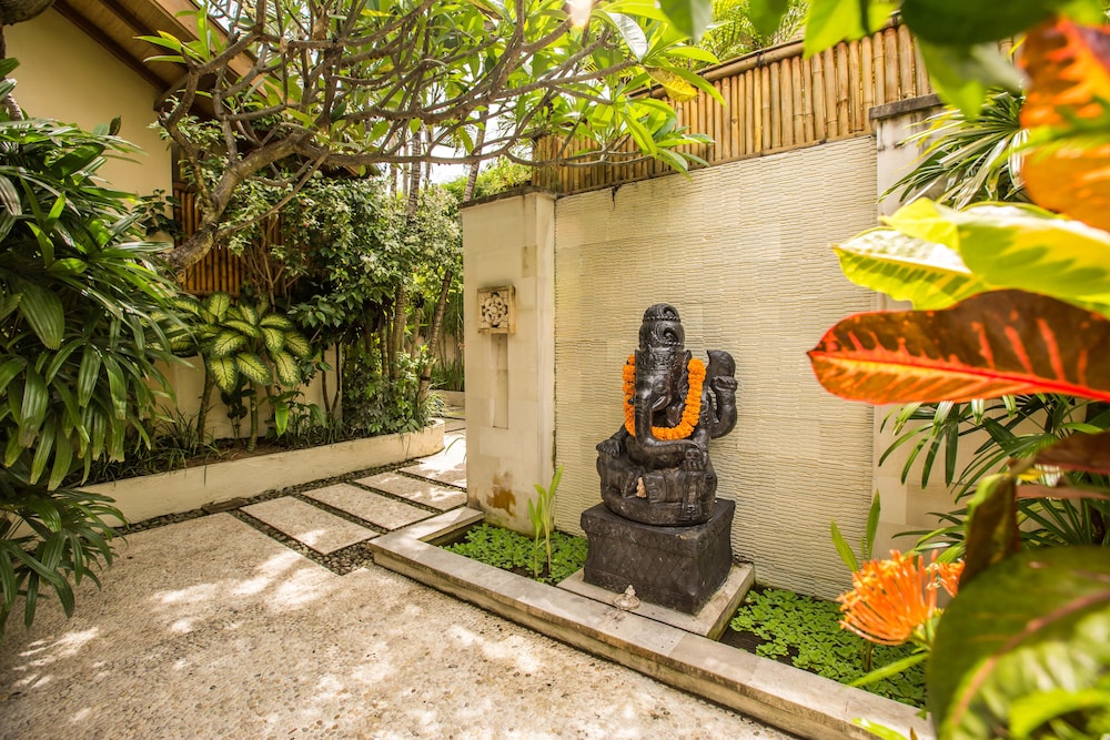 Villa Seriska Seminyak Bali 45/50