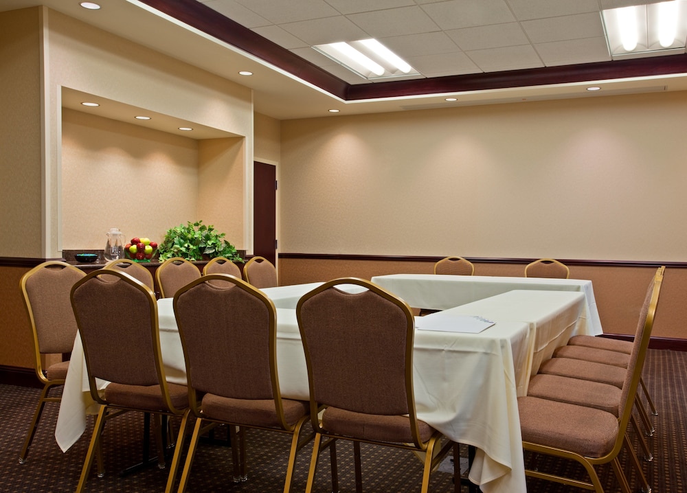 Holiday Inn Express Hotel And Suites Chicago Arpt Area West Ohare 41/46