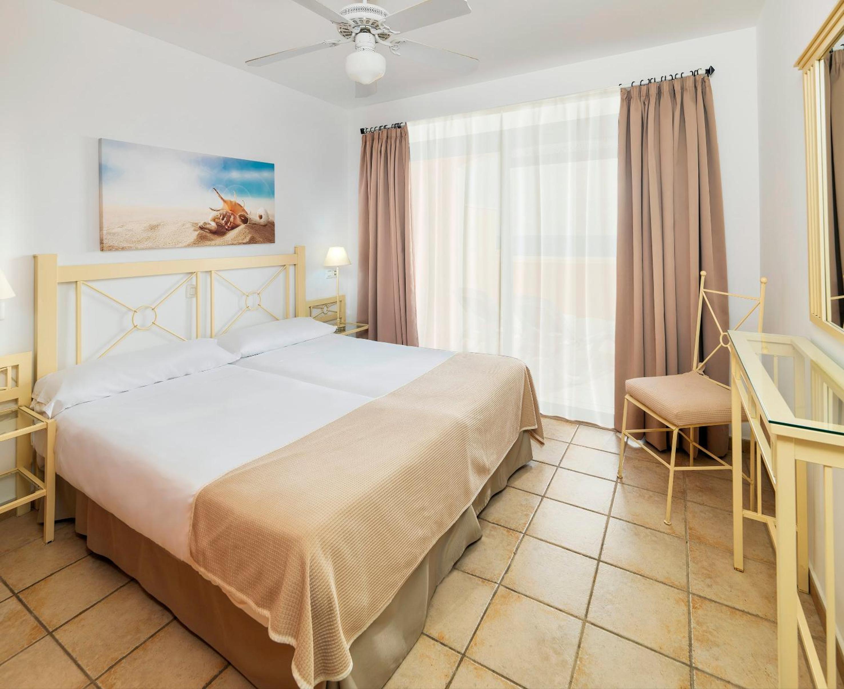 Xtra, Twin Beds, Sea View