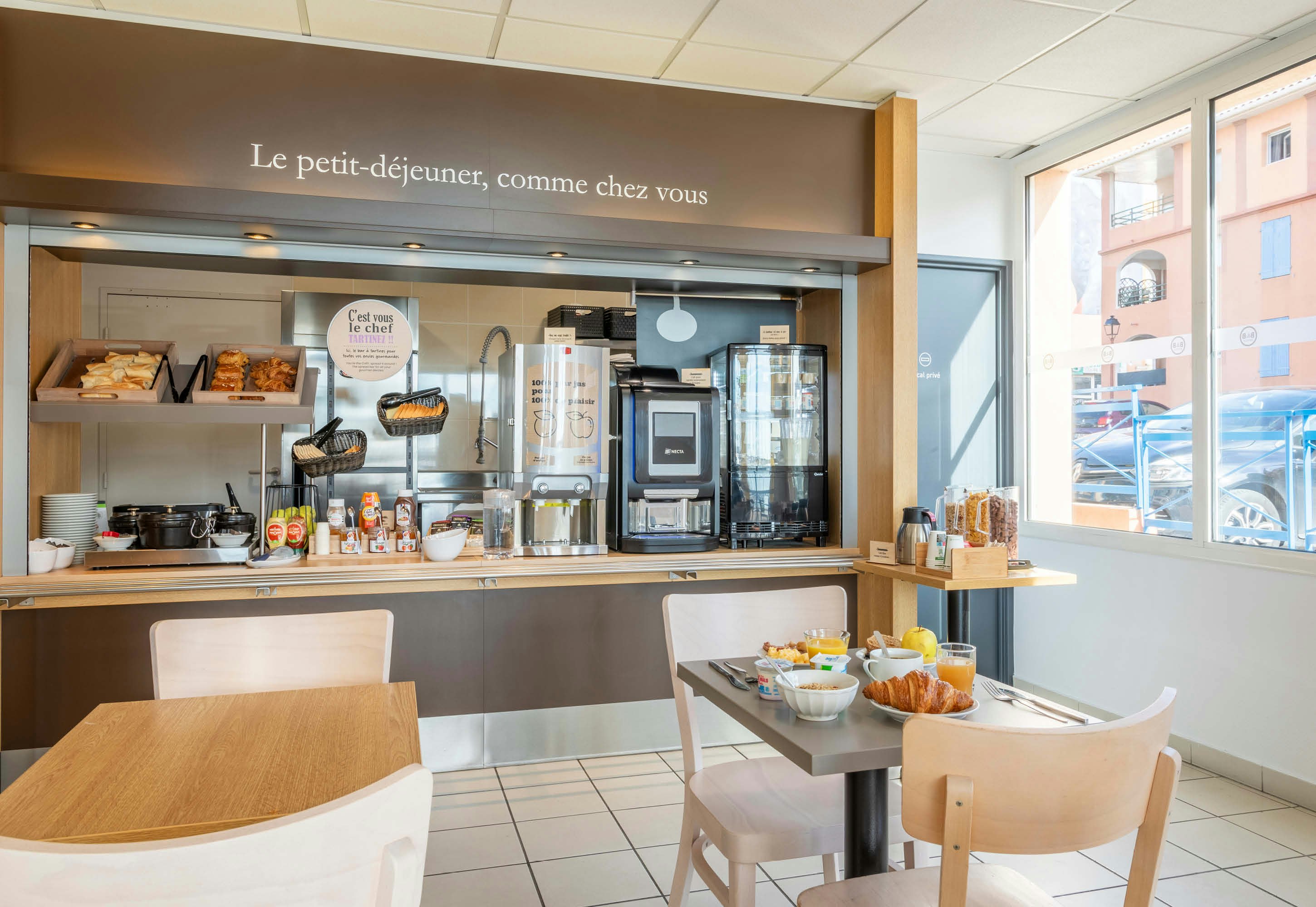B&B HOTEL MARTIGUES Port de Bouc 18/24