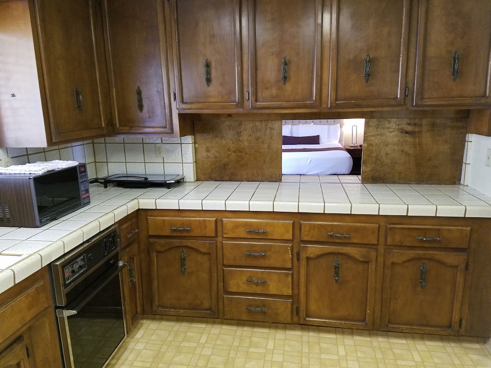 Lone Oak Lodge 22/35