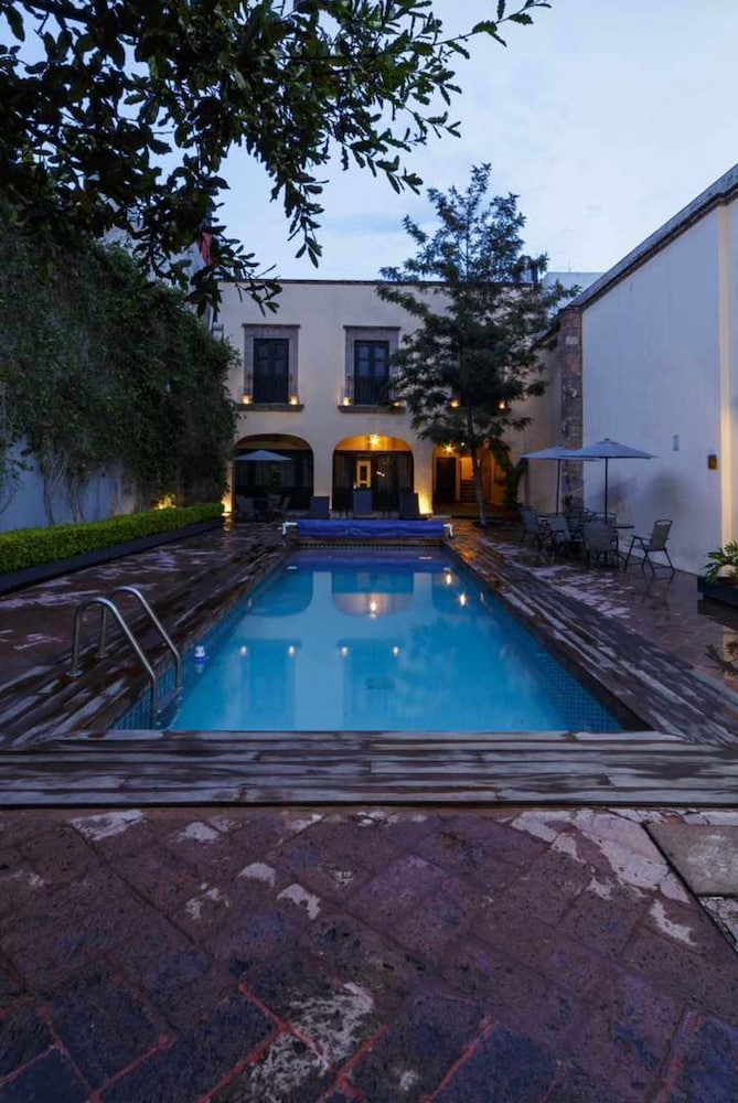 Meson de Santa Rosa Luxury Hotel 4/70